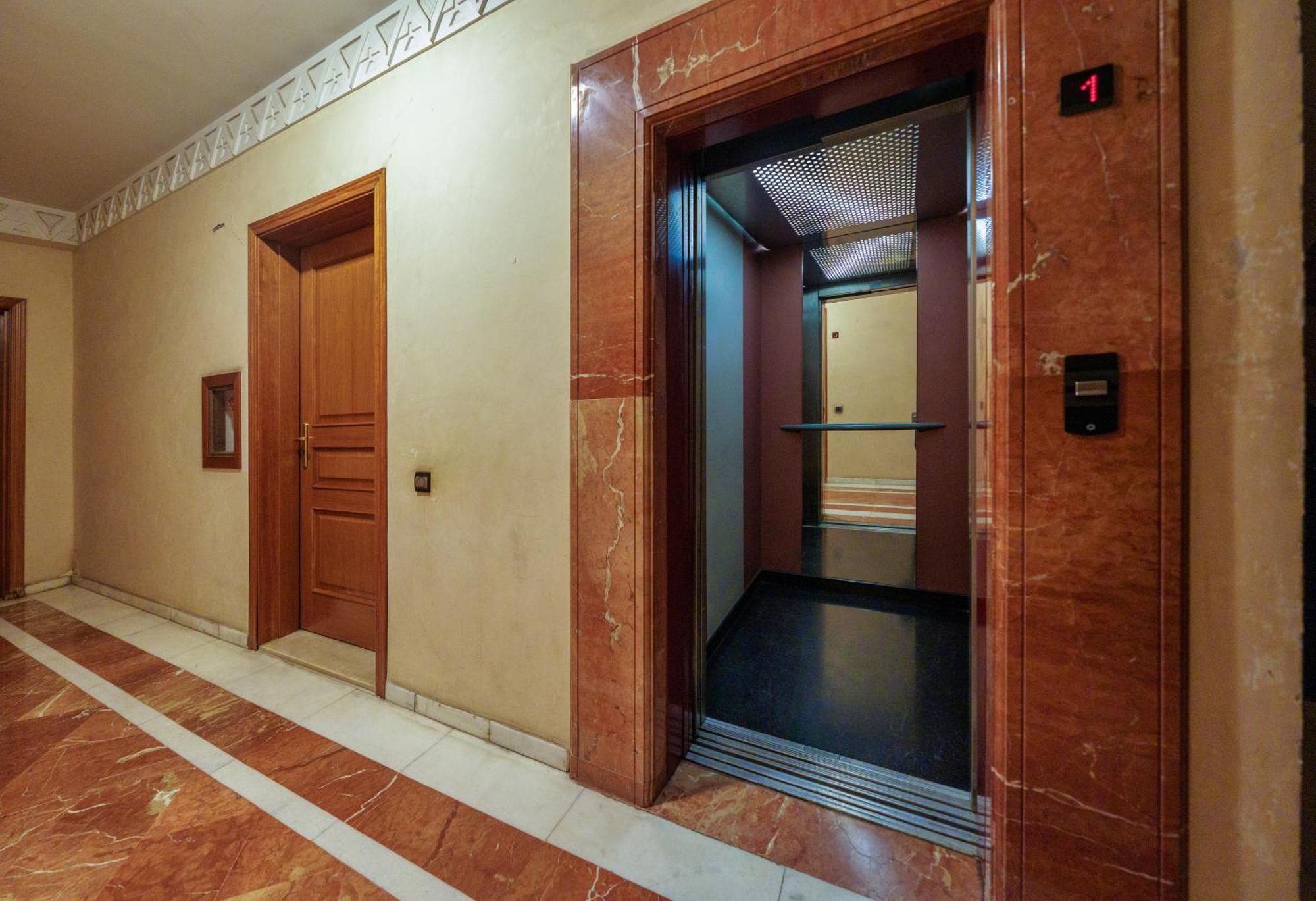 Appartement Haut Standing Gueliz Plaza Avec Vue Marrakesh Eksteriør billede